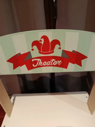 Puesto de mercado y teatro infantil