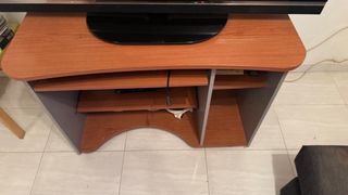 Mueble TV madera y plástico
