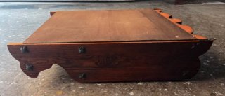 Mueble madera con puertas y estante