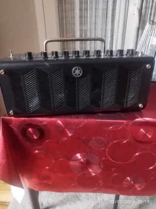 Amplificador Yamaha THR10 Negro