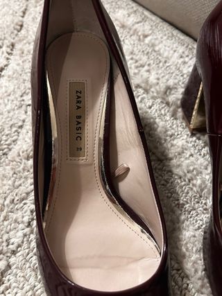 Zapatos de tacón Zara burdeos