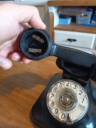 Teléfono antiguo baquelita negro modelo 5523