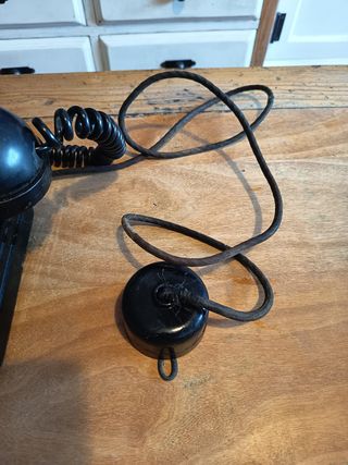Teléfono antiguo baquelita negro modelo 5523