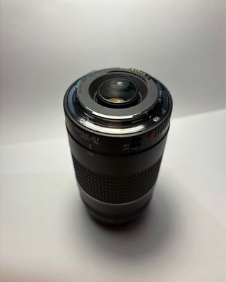 Objetivo Canon EF 75-300mm f/4-5.6 III