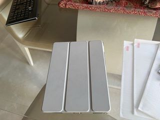 iPad 7ª Gen + Accesorios