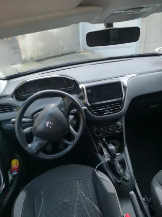 Peugeot 208 2014