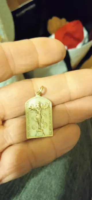 Medalla antigua  con crucifijo