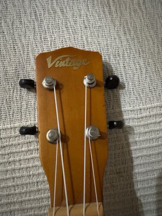 Ukelele marrón Marca Vintage