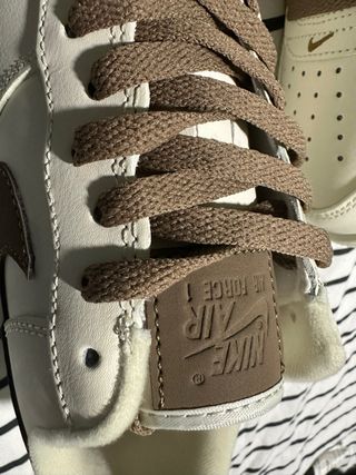 Nike Air Force 1 Marrón y Blanco