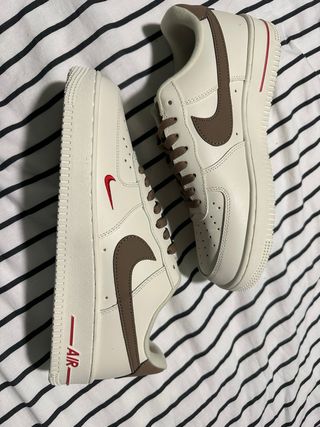 Nike Air Force 1 Marrón y Blanco