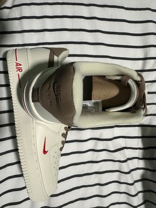 Nike Air Force 1 Marrón y Blanco