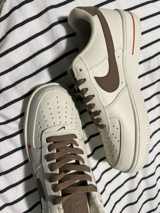 Nike Air Force 1 Marrón y Blanco