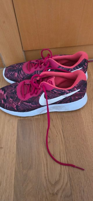 Zapatillas Nike Tanjun Talla 40
