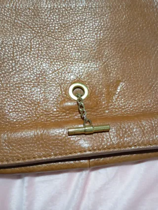 Bolso de piel marrón