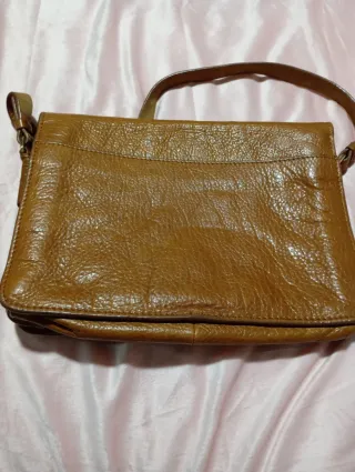 Bolso de piel marrón