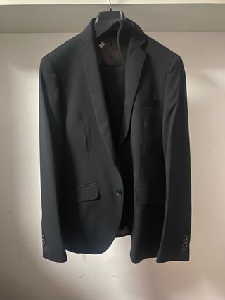 Traje negro elegante