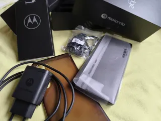 Motorola Edge 5G 128GB (Pantalla Rota, funciona)