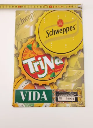 Cartel promocional Schweppes, Trina y Vida