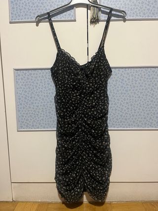 Vestido mini negro estampado flores