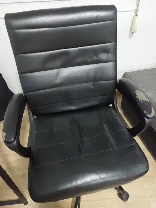 Silla de oficina polipiel negra regulable