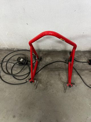 Caballete trasero moto rojo