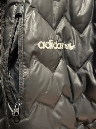Chaqueta Adidas acolchada negra