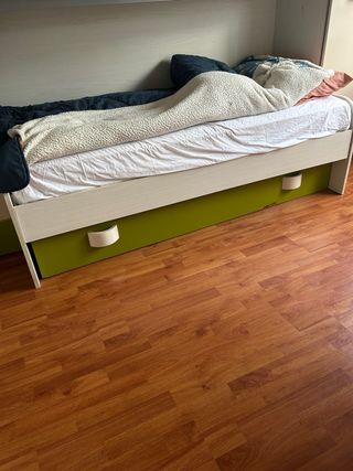 Letto singolo e matrimoniale con ponte e armadi