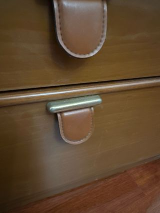 Cómoda pequeña de madera