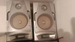 Altavoces Plata y Beige