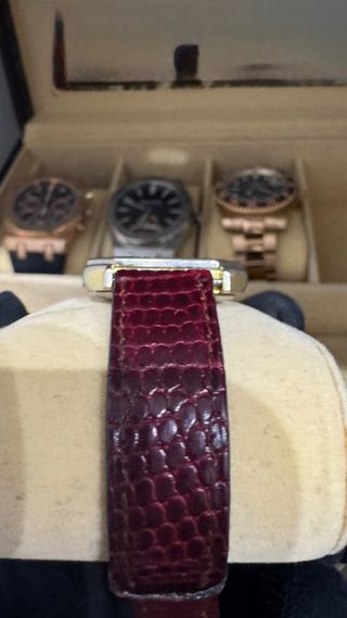 Reloj Mujer Oro y Rojo