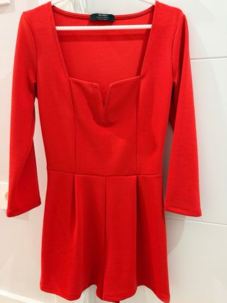 Mono corto rojo escote pico