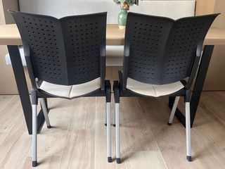 Sillas de salón beige y negras, súper cómodas