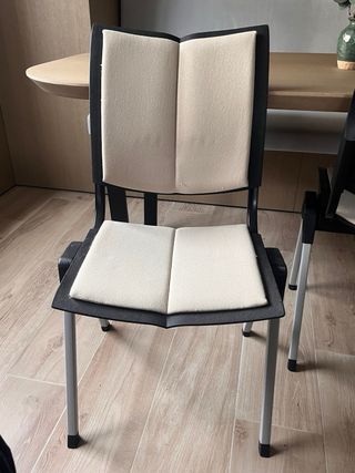 Sillas de salón beige y negras, súper cómodas