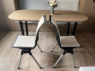 Sillas de salón beige y negras, súper cómodas