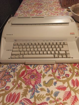 Máquina de Escribir Olympia AEG Carrera S