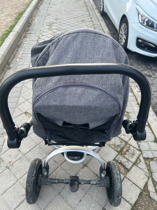 Carrito de bebé gris