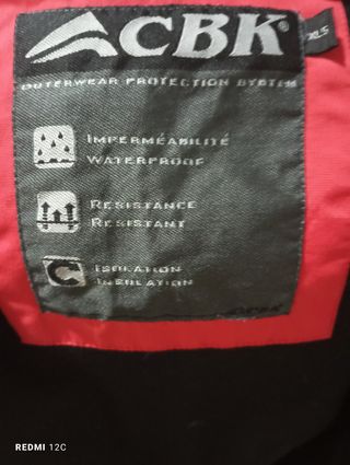 Chaqueta CBK roja y negra