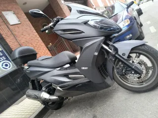 Kymco KX-CT Maxi Scooter Negra/Gris