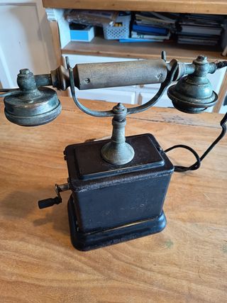 Teléfono Antiguo TESA de Campaña