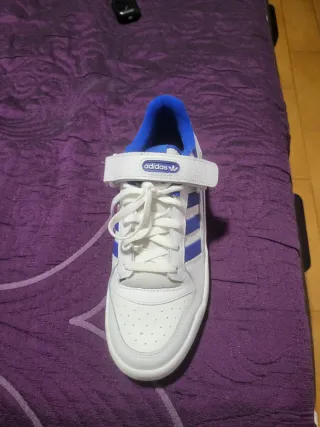 Zapatillas Adidas Forum Low Blancas y Azules
