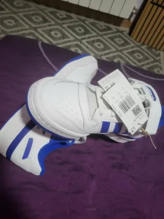 Zapatillas Adidas Forum Low Blancas y Azules