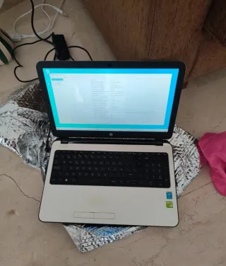 Portátil HP 15 Notebook Blanco con Cargador
