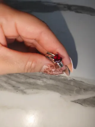 Anillo plata con piedra roja