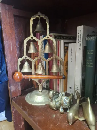 9 objetos decorativos de bronce