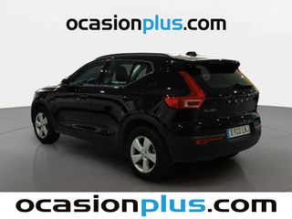 Volvo XC40 T2 Momentum Core 95 kW (129 CV)