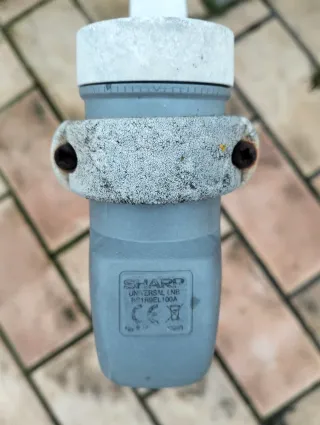 Antena parabólica blanca