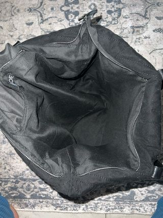 Bolso negro acolchado