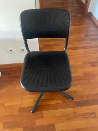 Cadeira de escritório preta sem rodas