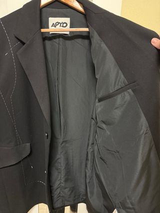 Traje negro casual con diseño de hilo Talla M