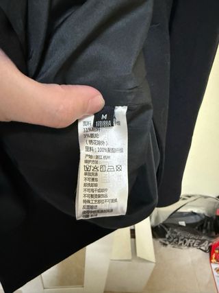 Traje negro casual con diseño de hilo Talla M